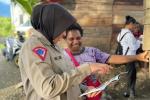 Polwan Bantu Entaskan Buta Aksara Warga Sentani Papua