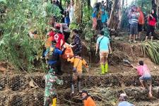 BNPB Lakukan Operasi Udara Bantu Evakuasi Korban Banjir di Luwu