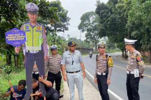 Polri Pasang Delapan Patung Polisi di Titik Rawan Cianjur