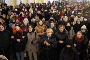 Protes Warga Menentang Agresi Rusia ke Ukraina