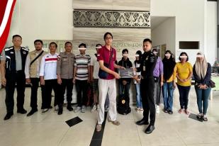 KJRI Kuching Pulangkan Sembilan WNI/PMI Terlantar dari Sarawak, Malaysia
