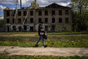 Militer Ukraina Munduran Taktis di Front Timur, Ada Tekanan di Garis Depan