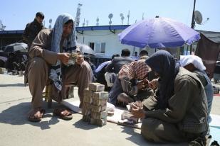 Bisnis Yang Menguntungkan di Afghanistan: Penukaran Uang, Telepon, Buku-buku Islam