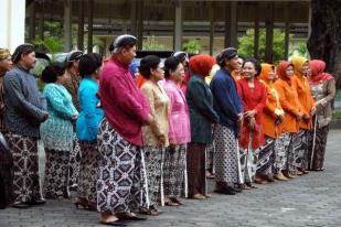 PNS di Yogyakarta Wajib Berbusana dan Berbahasa Jawa