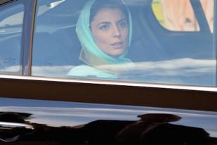 Aktris Iran Hatami Minta Maaf karena Cium Pipi di Cannes