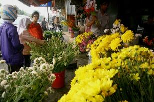 Pedagang Bunga dan Kembang Laris Menjelang Lebaran