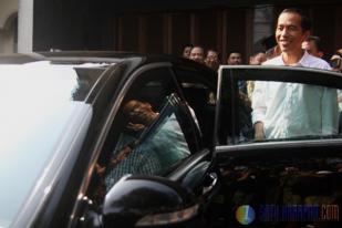 Jokowi Blusukan Pilih Naik Kijang daripada Mercy