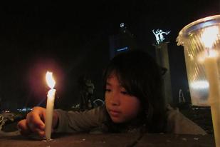 Aksi Menyalakan 2015 Lilin Untuk Peringatan Hari Anti Narkoba se-Dunia