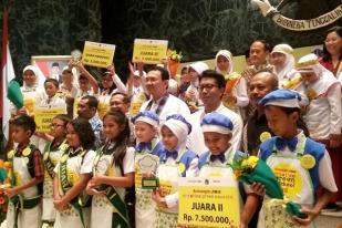  Gubernur DKI Beri Penghargaan Pemenang Kompetisi Green School