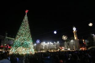PM Palestina dan Wakil Vatikan Hadiri Penyalaan Pohon Natal Betlehem