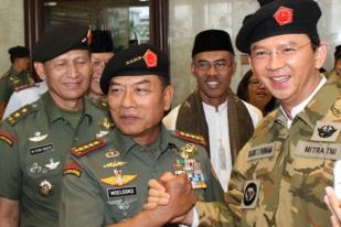 Gubernur DKI Terima Baret Kehormatan dari TNI
