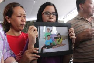 Keluarga Penumpang AirAsia Masih Harap Ada “Mukjizat”