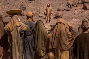 Aktor Muslim Bermain sebagai Yesus dalam Film "Killing Jesus: A History"