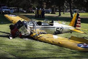 Pesawat yang Dipiloti Aktor Harrison Ford Jatuh