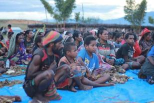 Sekolah Darurat bagi Pengungsi Nduga di Wamena