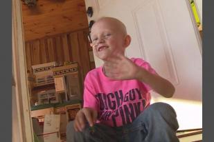 Bocah 5 Tahun Pengidap Kanker Bertemu Penyanyi Idolanya