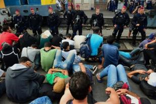 Ratusan Migran Protes Polisi Hongaria Blokir Akses KA