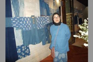 Kana Luncurkan Batik Kontemporer Biru Indigo  