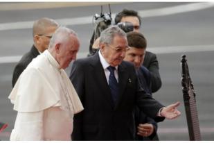Paus Tiba di Kuba, Raul Castro Sambut Langsung di Bandara 