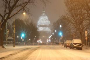 Badai Salju Tiba, Washington DC Bagai Kota Mati