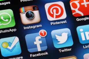 Kemenkominfo Minta Masyarakat Kritis Media Sosial