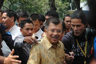 Jusuf Kalla Jenguk Gubernur Riau di KPK