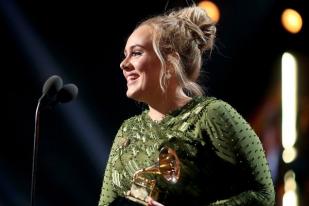 Adele Menggebrak Grammy dengan Hello