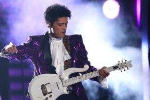 Album Klasik Prince Kembali ke Layanan Streaming