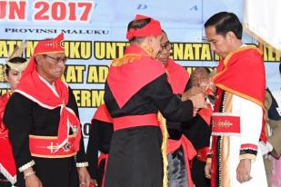 Presiden Jokowi Terima Gelar Adat Kehormatan Maluku
