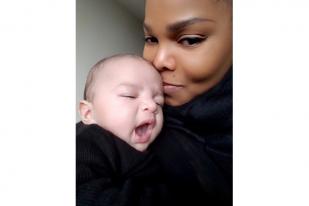 Janet Jackson Mengunggah Foto Anaknya