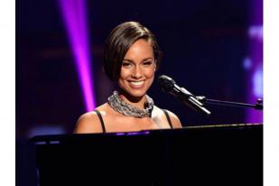 Alicia Keys Goda Penggemar Lewat Potongan Melodi Cantik
