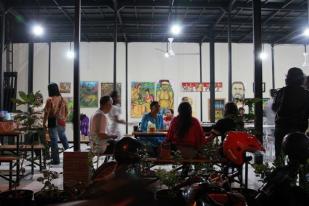 Urban Art Exhibition, Warung Makan dan Ruang Pamer Seni Rupa