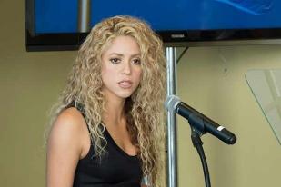 Shakira Tunda Tur Eropa karena Pendarahan Pita Suara