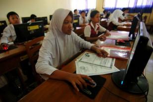 Ratusan Wali Murid Riau Protes Sistem Zonasi Sekolah
