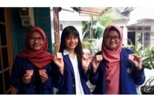 Cerahkan Kulit, Sabun dari Daun Petai Cina Mahasiswa Universitas Negeri Yogyakarta