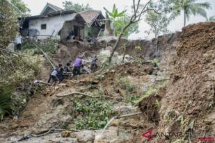 Curah Hujan Tinggi, BMKG: Waspadai Bencana Hidrometeorologi