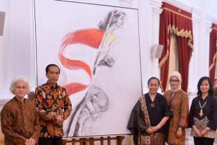 Maestro Srihadi Hadiahkan Lukisan ke Presiden Jokowi