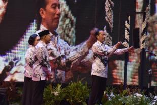 Presiden Jokowi: Guru Harus Lebih Dari Mengajar