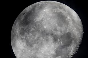 Ilmuwan NASA Temukan Air di Area Bulan