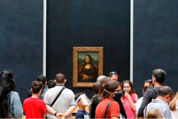 Museum Louvre Paris Dibuka Kembali
