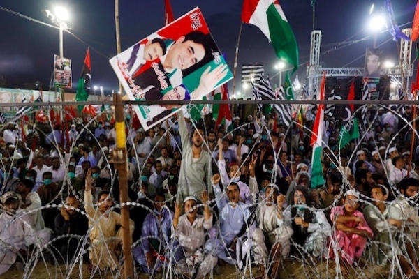 Demonstrasi Oposisi Pakistan Tuntut Perdana Menteri Imran Khan Mundur