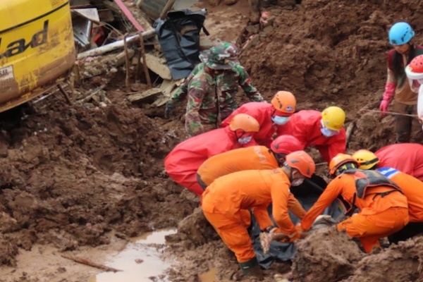 Longsor di Sumedang, Tim SAR Evakuasi Lima Korban Lagi