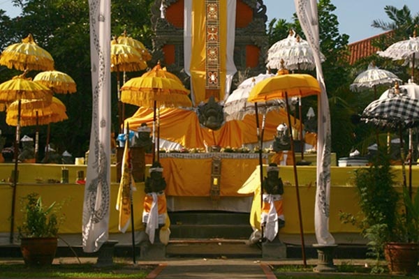 Suasana Pura Aditya Jaya Sambut Hari Nyepi