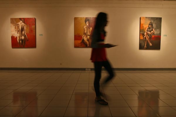 Pameran Lukisan "Women in Red" Tampil Berani
