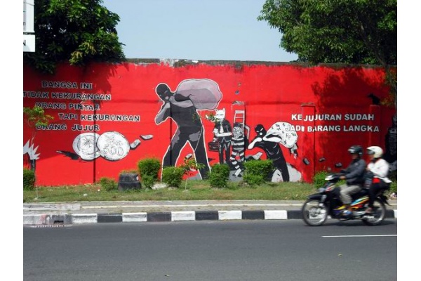 Mural Antikorupsi Hiasi Tembok Stadion Kridosono Yogyakarta