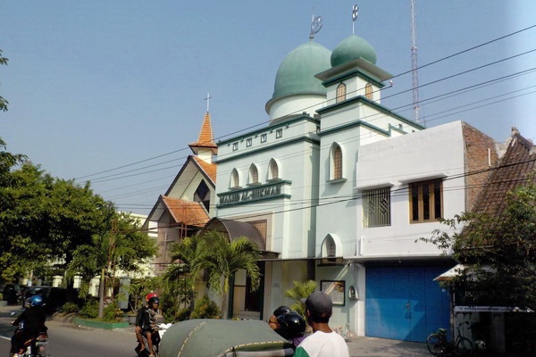 GKJ Joyodiningratan Beralamat Sama dengan Masjid