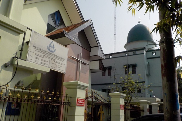 GKJ Joyodiningratan Beralamat Sama dengan Masjid