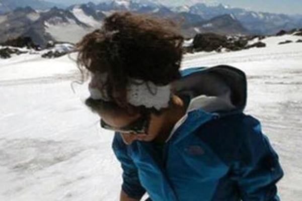 Wanita Termuda dan Pertama Arab Saudi Mencapai Everest