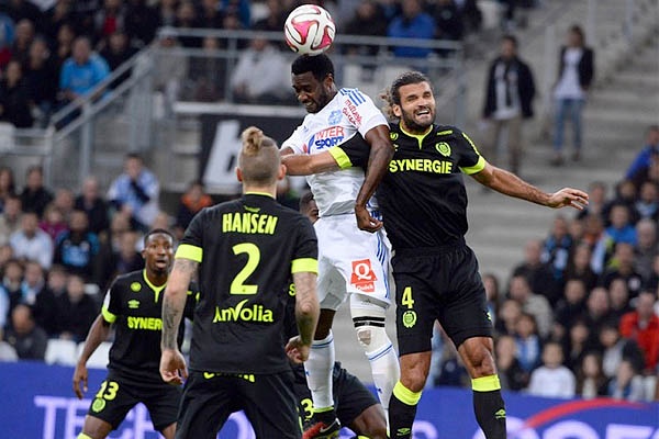Marseille Jauhi PSG, Hajar Nantes 2-0