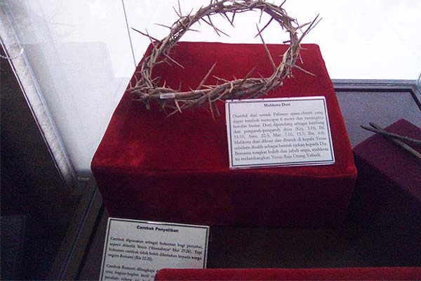 Koleksi Museum Alkitab LAI: Seperangkat Alat Penyaliban Yesus 
